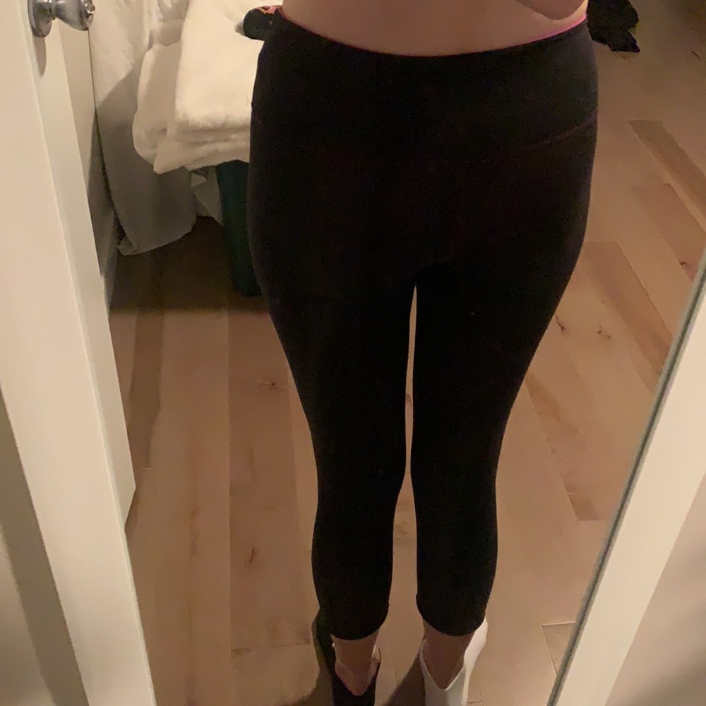 Black and pink reversible lululemon leggings